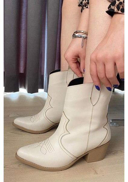 Kadın Krem Cilt Kısa Topuklu Kovboy Bot