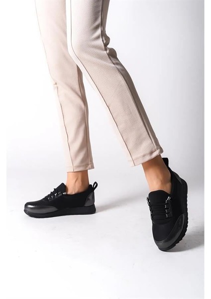 Kadın Siyah Platın Bağcıklı Lastikli Ortopedik Rahat Taban Taş Detaylı Günlük Babet Anne Ayakkabısı