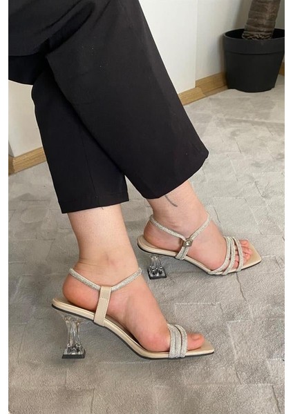 Kadın Krem Rugan Taşlı Bilekten Gecmeli Şeffaf Topuklu Ayakkabı fırsatları