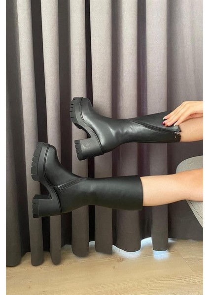 Kadın Siyah Cilt Döner Fermuarlı Çizme 8 cm Topuklu Suni Deri Şık Tasarım fırsatları