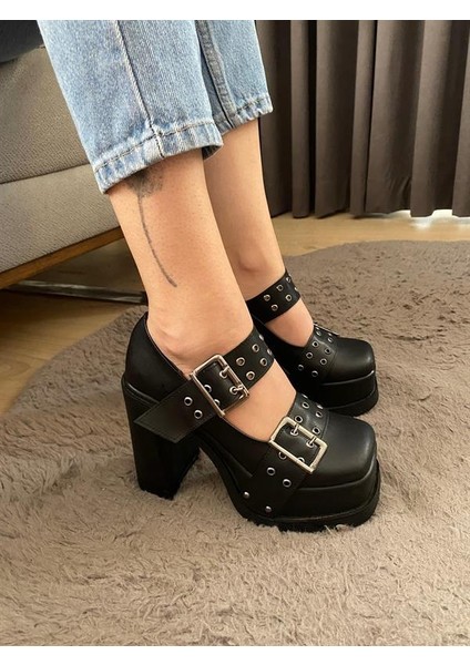 Kadın Sıyah Deri Iki Tokalı Kapsul Detaylı 12 cm Platform Topuklu Ayakkabı fırsatları