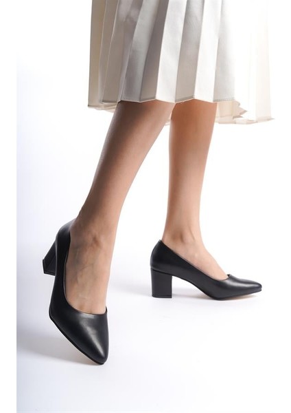 Kadın Siyah Deri 6 cm Kalın Topuklu Hafif Sivri Burunlu Klasık Ayakkabı fiyatları