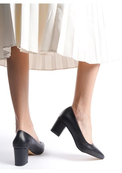 Kadın Siyah Deri 6 cm Kalın Topuklu Hafif Sivri Burunlu Klasık Ayakkabı modelleri