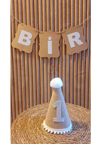 1 Yaş Şapka Jüt Kumaş Beyaz Ponponlu Şapka Doğum Günü Şapkası Bir Şapka Ponponlu Çuval Kumaşlı