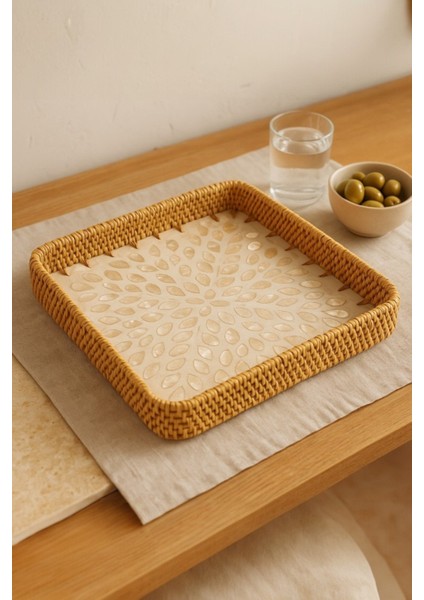 Sedef Işlemeli Kare Rattan Servis Tepsisi, El Yapımı, Krem Yaprak Desen, 28 cm