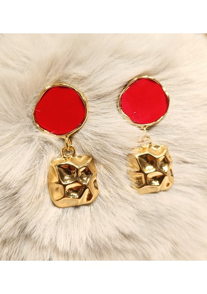 Gold Figürlü Gösterişli Küpe