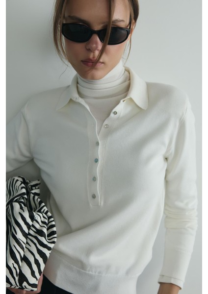 Beyaz Carter Polo Yaka Triko Kazak