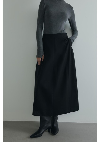 Siyah Lade Balon Etek