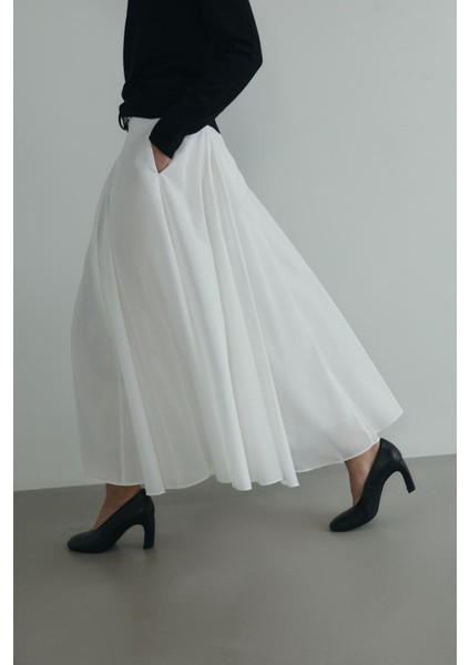 Beyaz Liza Kemerli Etek