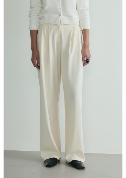 Krem Lina Pileli Pantolon modelleri