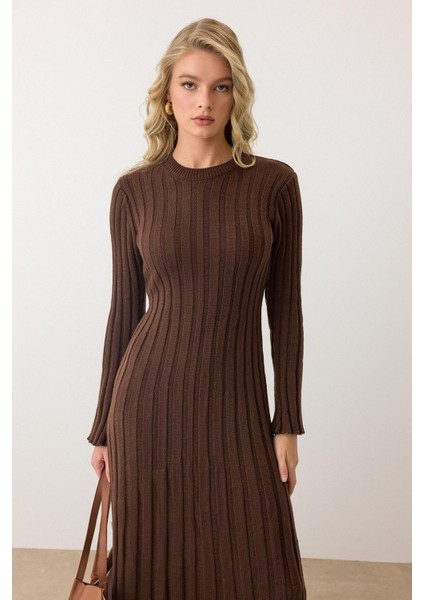 Bisiklet Yaka Kalın Fitilli Uzun Triko Elbise Kahve 9363-E fiyatları