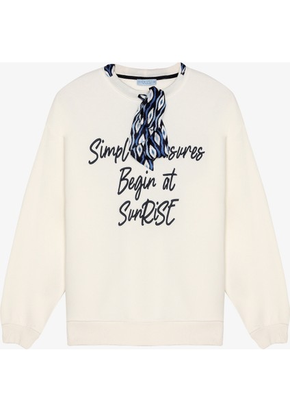 Fularlı Yazı Nakışlı Oversize Sweatshirt Ekru fiyatları