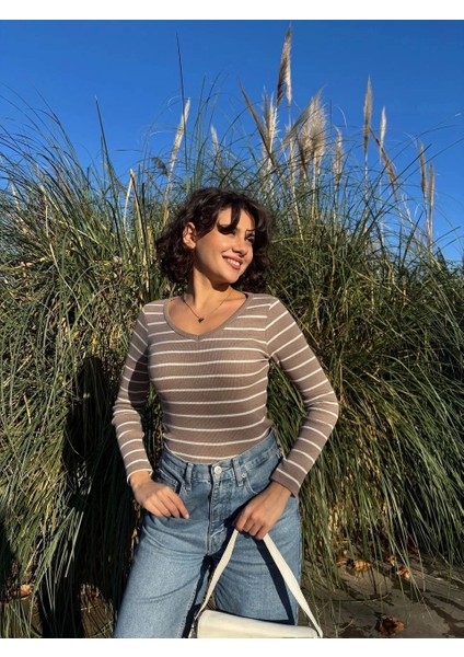 V Yaka Çizgili Bluz Bej A3699 fiyatları