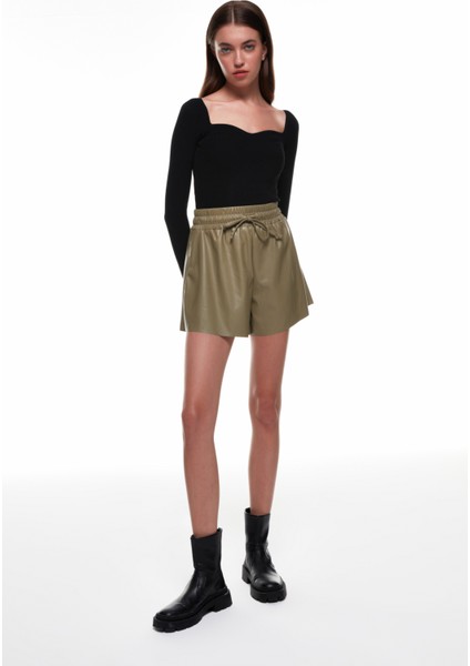 Beli Lastikli Deri Mini Şort Haki modelleri