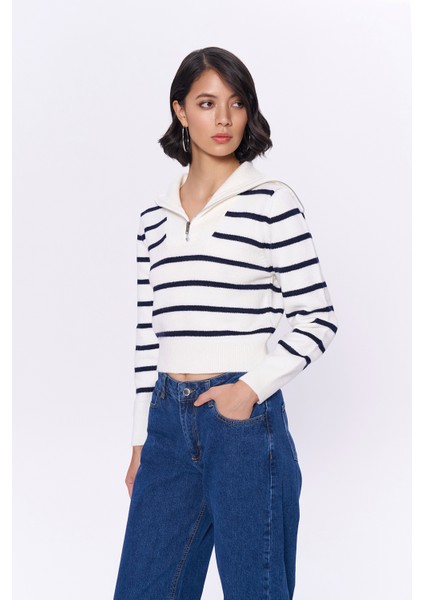 Yakası Fermuarlı Çizgili Triko Kazak Lacivert fırsatları