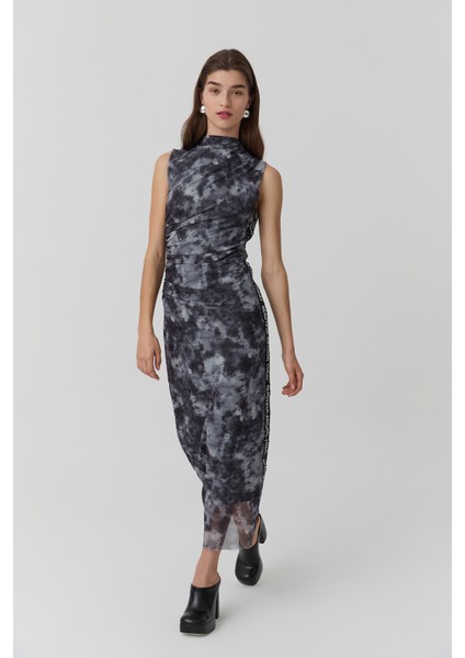 Şerit Detaylı Kolsuz Tül Elbise Gri