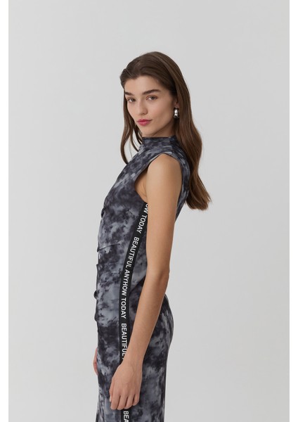 Şerit Detaylı Kolsuz Tül Elbise Gri fırsatları