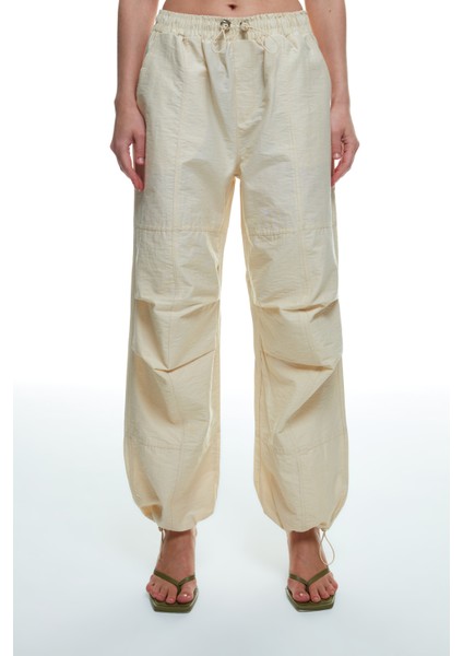 Geniş Paça Paraşüt Pantolon Bej modelleri