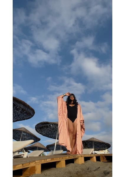 Kırmızı Enigmatic Kimono modelleri