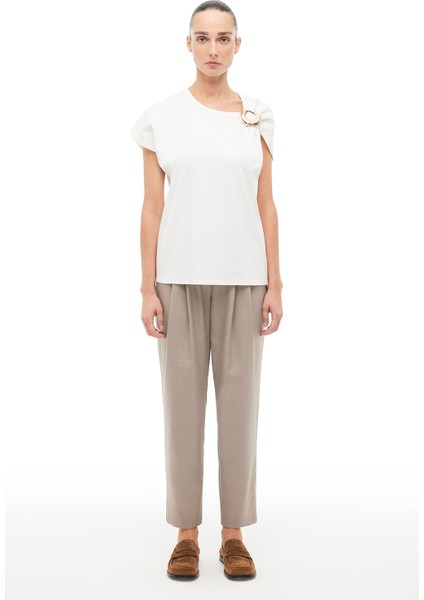 %100 Pamuk Ekru Omuz Detay Tişört