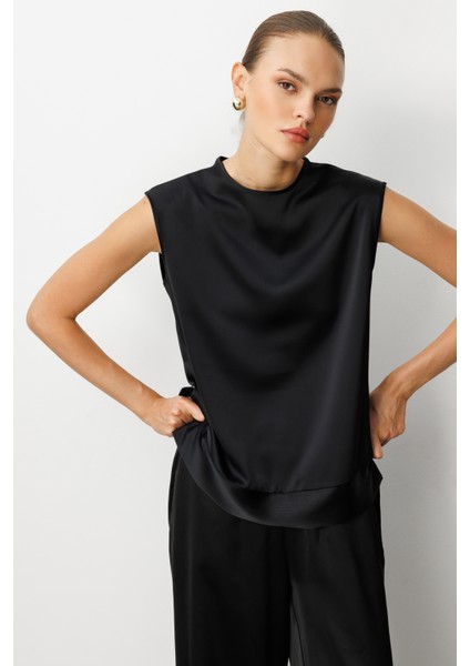 Siyah Kolsuz Basic Saten Bluz