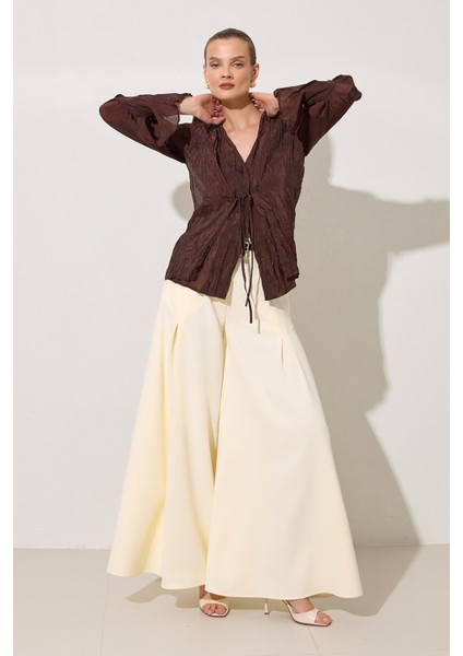 Kahverengi Dökümlü V Yaka Kuşak Detaylı Rahat Kesim Bluz