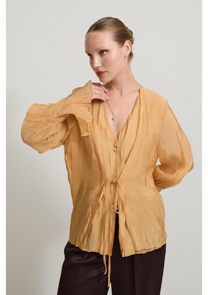 Amber Dökümlü V Yaka Kuşak Detaylı Rahat Kesim Bluz fırsatları