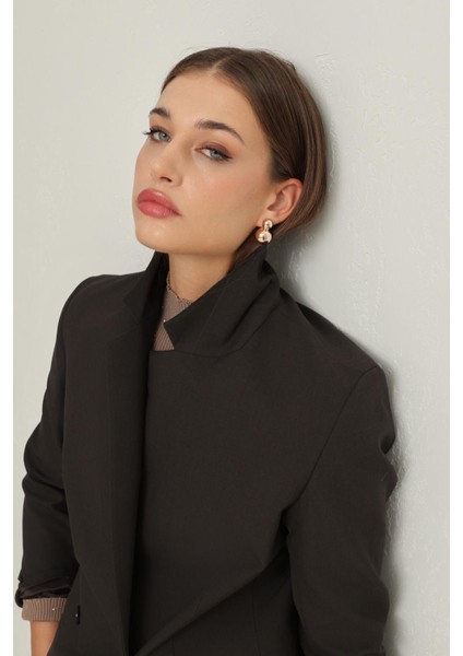 Acı-Kahve Cep ve Düğme Detaylı Basic Ceket fırsatları