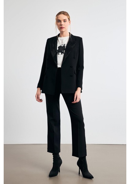 Siyah Yakada Taş Ve Düğme Detaylı Ceket fırsatları