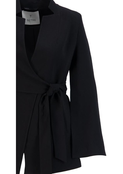 Siyah Kol Detaylı Belde Bağlama Detaylı Ceket fırsatları