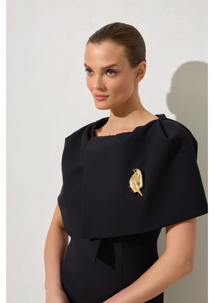 Siyah Yaka Detaylı Tam Kalıp Midi Boy Elbise modelleri