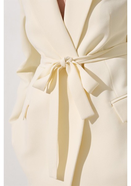 Krem Belden Bağlama Detaylı Ceket Rahat Kesim Pantolonlu Takım fırsatları