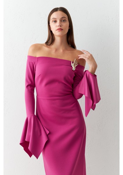 Fuşya Dar Kalıp Omuz Ve Kol Detaylı Maxi Boy Elbise fırsatları