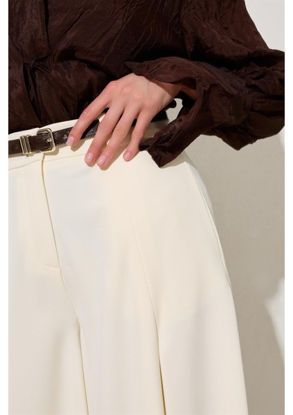 Krem Pile Detaylı Rahat Kesim Kemerli Pantolon indirimleri