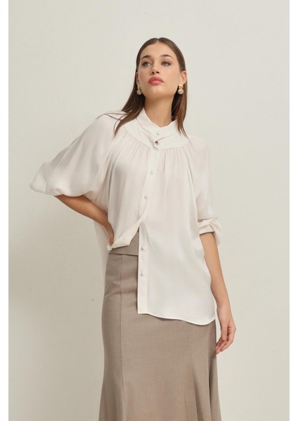 Ekru Boyun ve Yaka Detaylı Rahat Kesim Gömlek