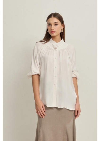 Ekru Boyun ve Yaka Detaylı Rahat Kesim Gömlek modelleri