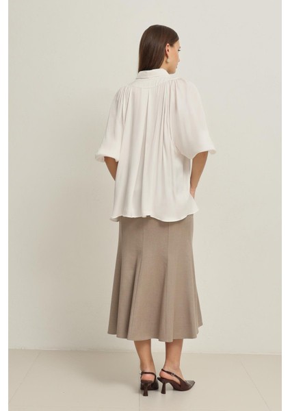 Ekru Boyun ve Yaka Detaylı Rahat Kesim Gömlek indirimleri