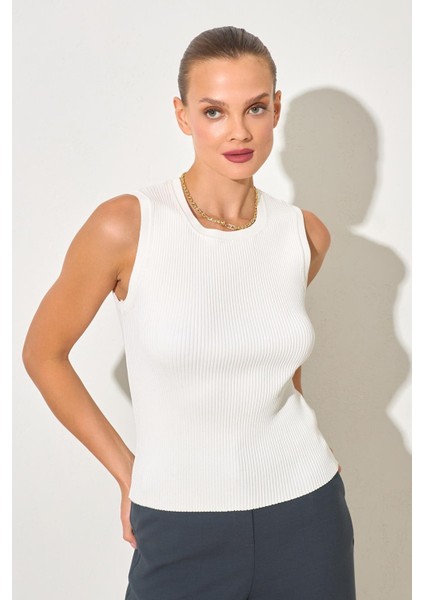 Ekru Bisiklet Yaka Kolsuz Triko