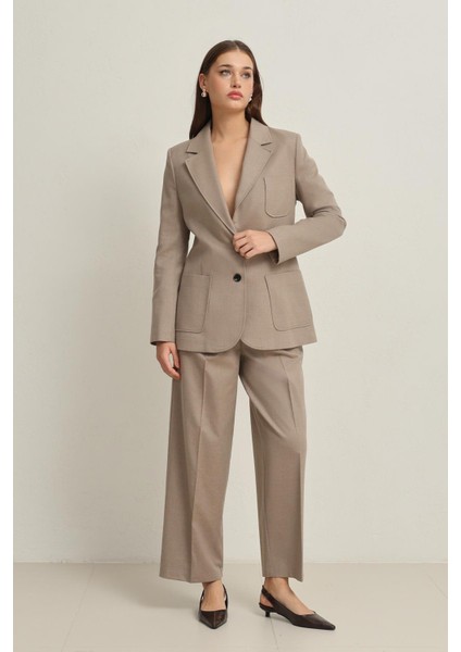 Bej Cep Detaylı Belden Oturtmalı Ceket