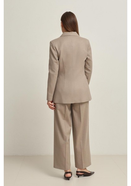 Bej Cep Detaylı Belden Oturtmalı Ceket indirimleri