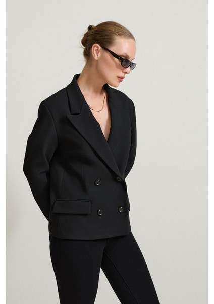 Siyah Asimetrik Kapama Cep Detaylı Ceket modelleri