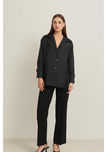 Siyah Ceket Yaka Dökümlü Gömlek fırsatları
