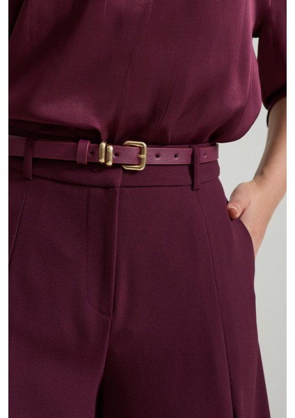 Vişne Pile Detaylı Rahat Kesim Kemerli Pantolon fırsatları