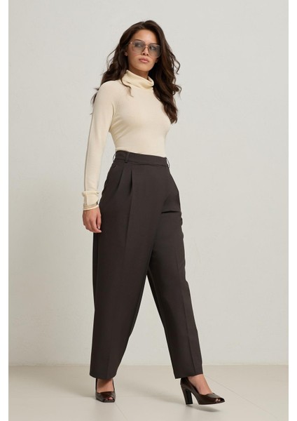 Acı-Kahve Belden Asimetrik Kapama Detaylı Pantolon fiyatları