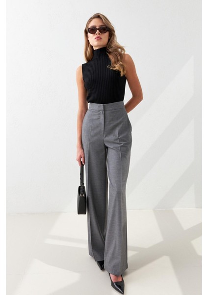Gri Bel Detaylı Cepli Rahat Kesim Geniş Kalıp Pantolon