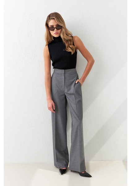 Gri Bel Detaylı Cepli Rahat Kesim Geniş Kalıp Pantolon modelleri