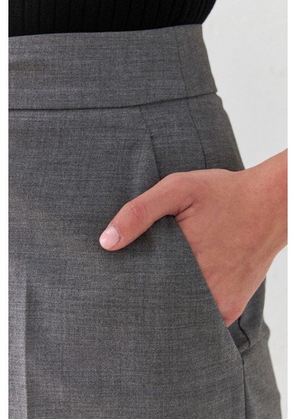 Gri Bel Detaylı Cepli Rahat Kesim Geniş Kalıp Pantolon indirimleri