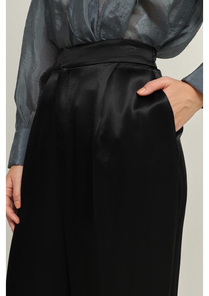 Siyah Pile ve Cep Detaylı Rahat Kesim Pantolon fırsatları