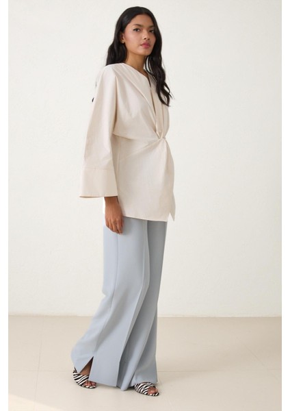 Krem V Yaka Büzgü Detaylı Pamuklu Gömlek fiyatları