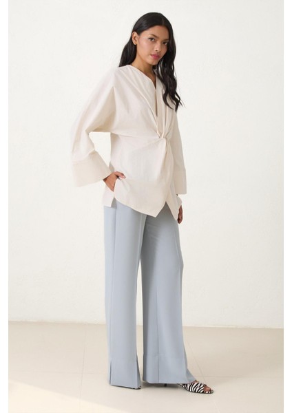 Krem V Yaka Büzgü Detaylı Pamuklu Gömlek indirimleri